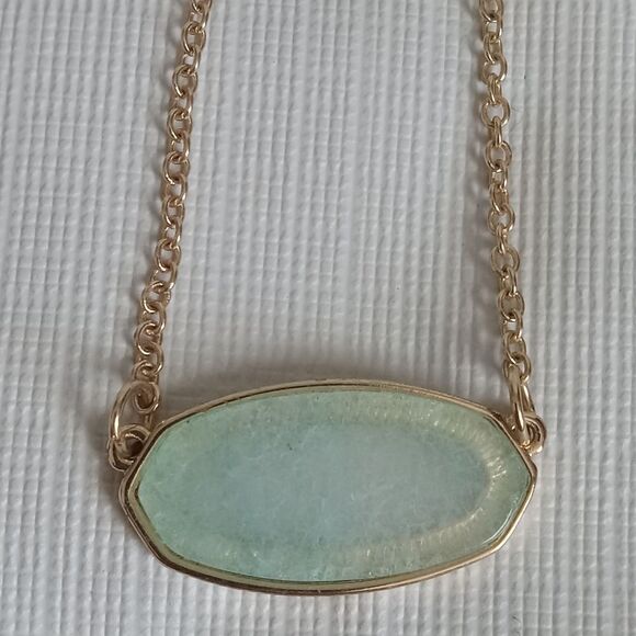 Gold Tone & Green Lightweight Plastic Faux Gemstone Oval Shaped Pendant Necklace - Picture 4 of 9